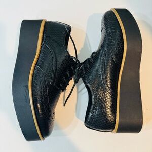 Madden Girl G-Class Oxford Faux Leather Snakeskin Platform Lace Up Shoes 8.5